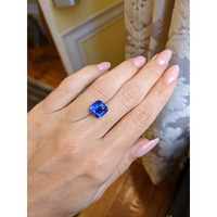 4.58 Ct. Blue Sapphire from Ceylon (Sri Lanka) Life Style
