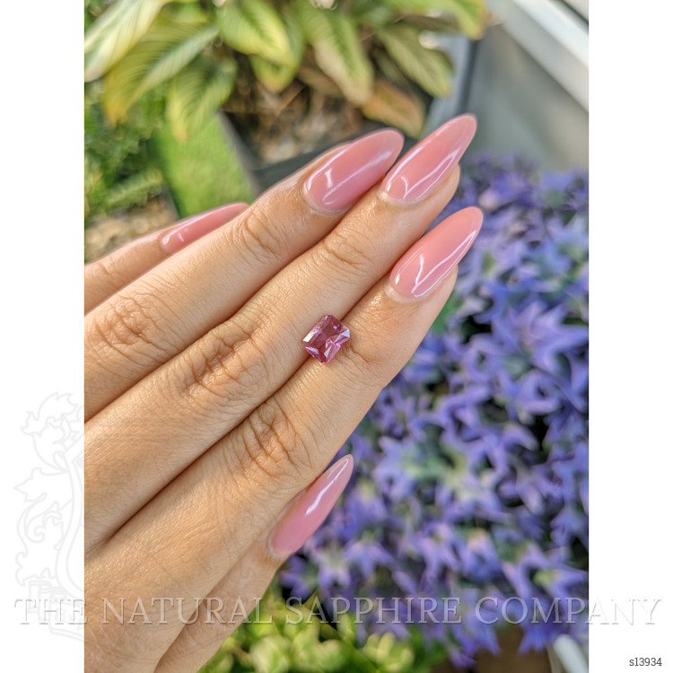 1.37 Ct. Pink Sapphire from Ceylon (Sri Lanka)