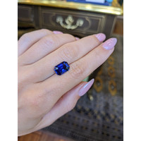 4.02 Ct. Blue Sapphire from Ceylon (Sri Lanka) Life Style