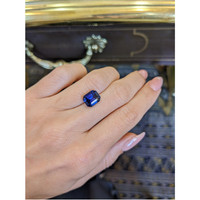 4.02 Ct. Blue Sapphire from Ceylon (Sri Lanka) Life Style