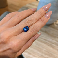 4.02 Ct. Blue Sapphire from Ceylon (Sri Lanka) Life Style