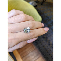 4.55 Ct. Greenish Blue Sapphire from Ceylon (Sri Lanka) Life Style