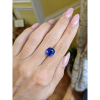 5.10 Ct. Blue Sapphire from Ceylon (Sri Lanka) Life Style