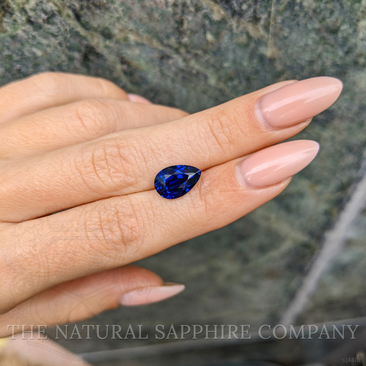 4.01 Ct. Blue Sapphire from Ceylon (Sri Lanka)