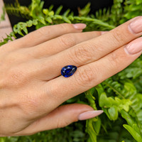 4.01 Ct. Blue Sapphire from Ceylon (Sri Lanka) Life Style
