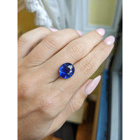 7.32 Ct. Blue Sapphire from Ceylon (Sri Lanka) Life Style