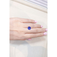 4.33 Ct. Blue Sapphire from Ceylon (Sri Lanka) Life Style