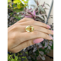 21.50 Ct. Yellow Sapphire from Ceylon (Sri Lanka) Life Style