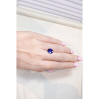 4.02 Ct. Blue Sapphire from Ceylon (Sri Lanka) Life Style
