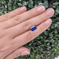 3.27 Ct. Blue Sapphire from Ceylon (Sri Lanka) Life Style