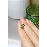 5.02 Ct. Bi Color Sapphire from Ceylon (Sri Lanka) Life Style