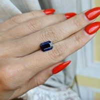 3.05 Ct. Blue Sapphire from Ceylon (Sri Lanka) Life Style