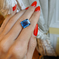 7.80 Ct. Blue Sapphire from Ceylon (Sri Lanka) Life Style