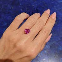 3.06 Ct. Purplish Pink Sapphire from Ceylon (Sri Lanka) Life Style