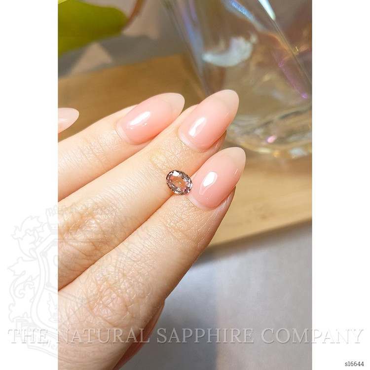 0.94 Ct. Pink Sapphire from Ceylon (Sri Lanka)