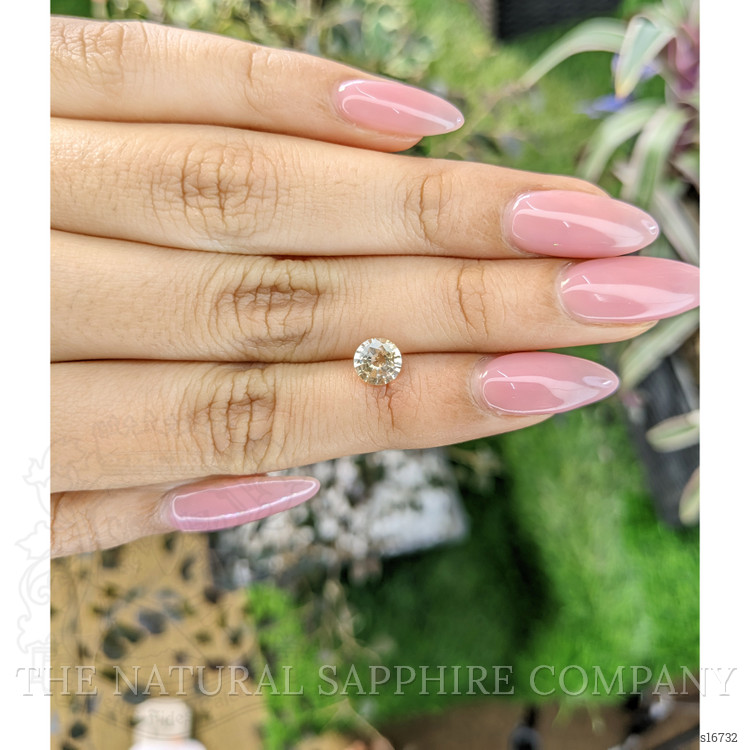 0.98 Ct. Peach Sapphire from Ceylon (Sri Lanka)