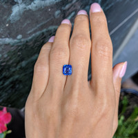 3.05 Ct. Blue Sapphire from Ceylon (Sri Lanka) Life Style