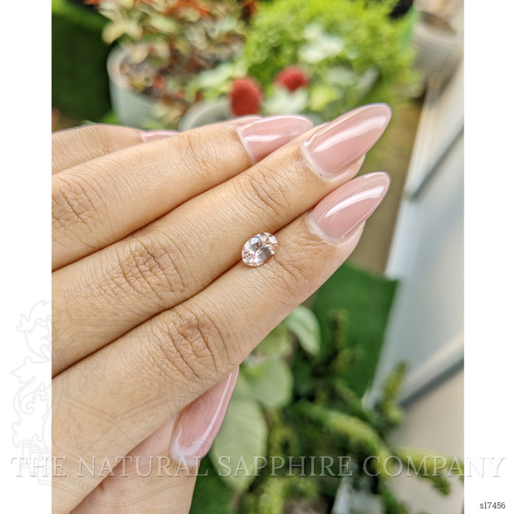 0.97 Ct. Padparadscha Sapphire from Ceylon (Sri Lanka)