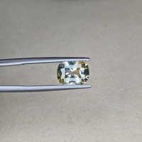 2.29 Ct. Bi Color Sapphire from Ceylon (Sri Lanka) Life Style