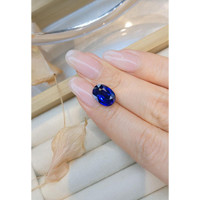 5.08 Ct. Blue Sapphire from Ceylon (Sri Lanka) Life Style