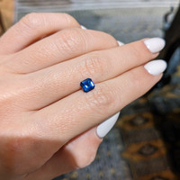 1.00 Ct. Blue Sapphire from Ceylon (Sri Lanka) Life Style