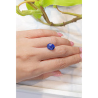 5.05 Ct. Blue Sapphire from Ceylon (Sri Lanka) Life Style