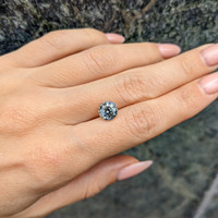 3.16 Ct. Bi Color Sapphire from Ceylon (Sri Lanka) Life Style