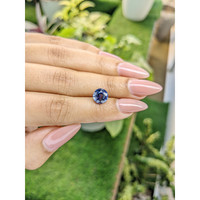 2.88 Ct. Bi Color Sapphire from Ceylon (Sri Lanka) Life Style