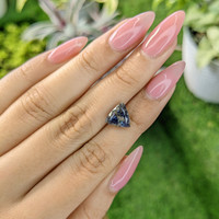 4.10 Ct. Bi Color Sapphire from Ceylon (Sri Lanka) Life Style