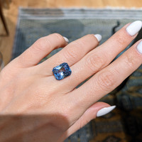 8.14 Ct. Bi Color Sapphire from Ceylon (Sri Lanka) Life Style