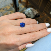 5.13 Ct. Blue Sapphire from Ceylon (Sri Lanka) Life Style