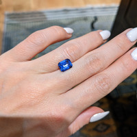 3.05 Ct. Blue Sapphire from Ceylon (Sri Lanka) Life Style