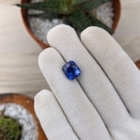6.05 Ct. Blue Sapphire from Ceylon (Sri Lanka) Life Style
