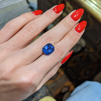 6.32 Ct. Blue Sapphire from Ceylon (Sri Lanka) Life Style