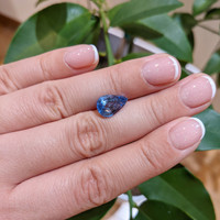 4.51 Ct. Blue Sapphire from Ceylon (Sri Lanka) Life Style