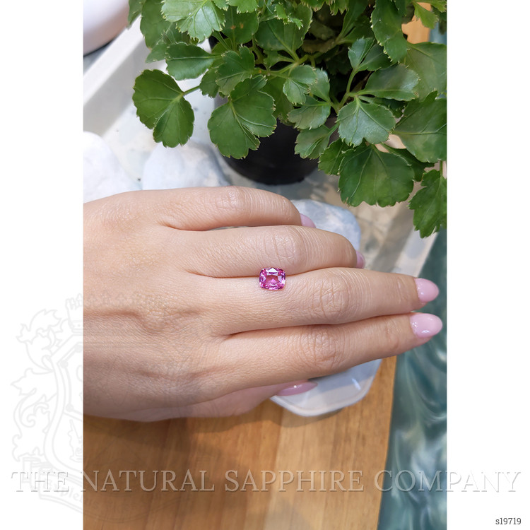 1.67 Ct. Pink Sapphire from Ceylon (Sri Lanka)