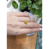 4.07 Ct. Orangish Yellow Sapphire from Ceylon (Sri Lanka) Life Style