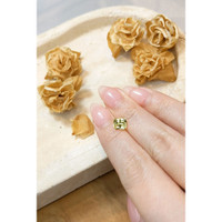 1.69 Ct. Greenish Yellow Sapphire from Ceylon (Sri Lanka) Life Style