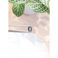 2.22 Ct. Bi Color Sapphire from Ceylon (Sri Lanka) Life Style