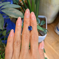 4.03 Ct. Blue Sapphire from Ceylon (Sri Lanka) Life Style