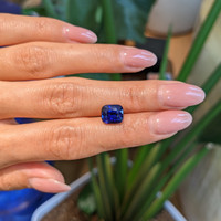 4.04 Ct. Blue Sapphire from Ceylon (Sri Lanka) Life Style