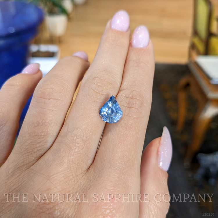 4.08 Ct. Bi Color Sapphire from Ceylon (Sri Lanka)