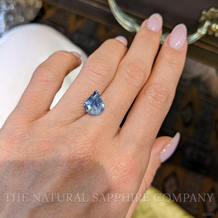 4.08 Ct. Bi Color Sapphire from Ceylon (Sri Lanka)