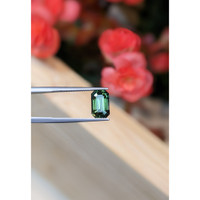 4.07 Ct. Brownish Green Sapphire from Ceylon (Sri Lanka) Life Style