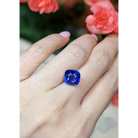 5.98 Ct. Blue Sapphire from Ceylon (Sri Lanka) Life Style
