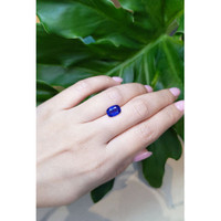 2.92 Ct. Blue Sapphire from Ceylon (Sri Lanka) Life Style