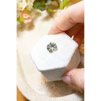 4.33 Ct. Greenish Yellow Sapphire from Ceylon (Sri Lanka) Life Style