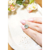 4.33 Ct. Greenish Yellow Sapphire from Ceylon (Sri Lanka) Life Style