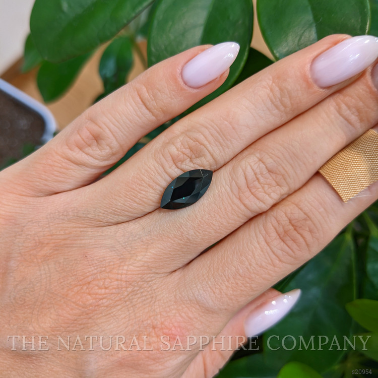 3.05 Ct. Bluish Green Sapphire from Ceylon (Sri Lanka)