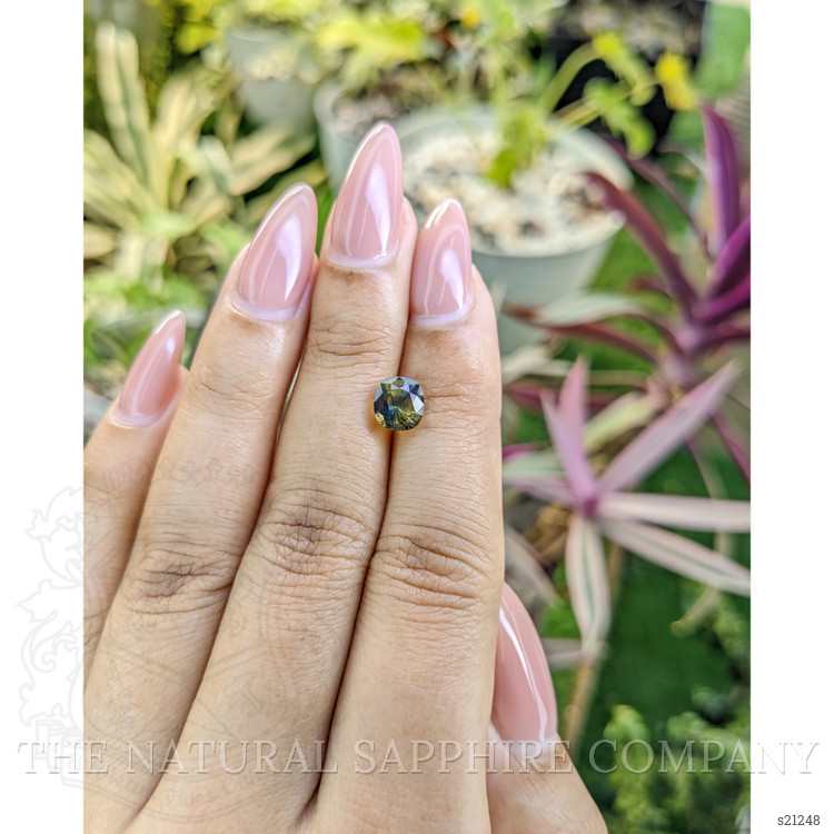2.05 Ct. Bi Color Sapphire from Ceylon (Sri Lanka)